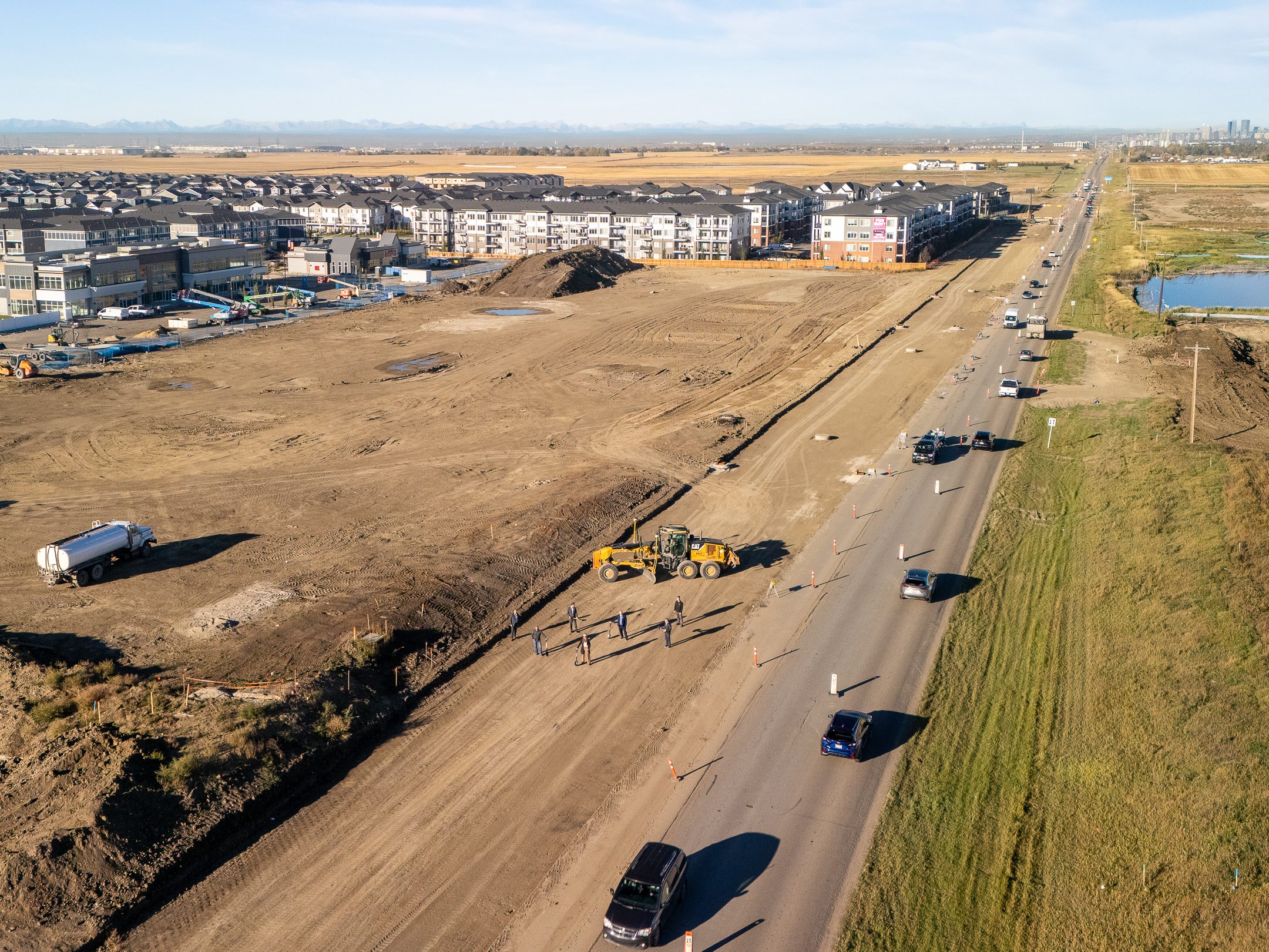 Aerial photo of Chestermere Blvd with the community of Chelsea in the background.
